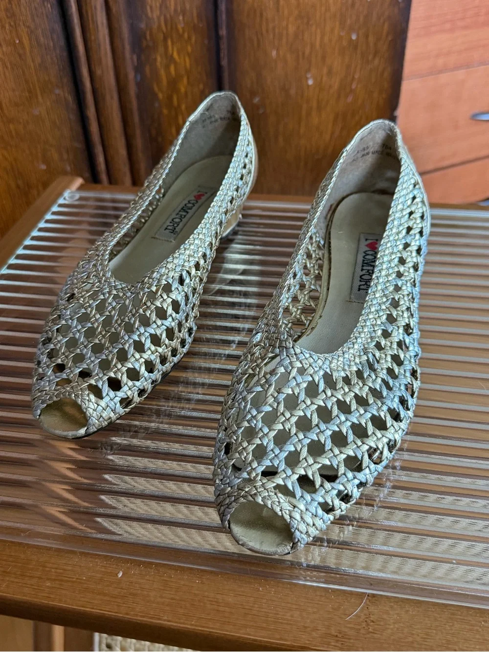 Vintage 1980s Two Tone Metallic Gold & Silver Woven Peep-Toe Flats, size 6 / 7